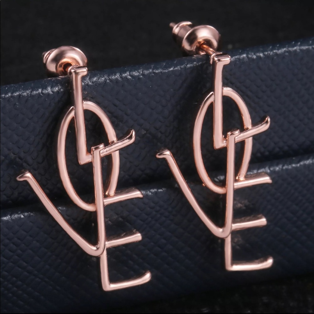 New Women’s Romantic LOVE Stud Earrings - Picture 7 of 12